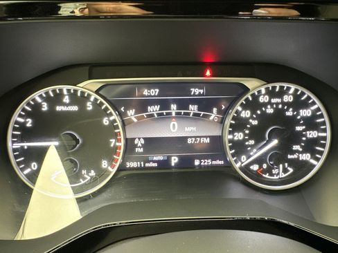 Used 2022 Nissan Pathfinder SL AWD/4WD image 21
