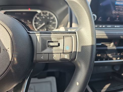 Used 2023 Nissan Rogue SV AWD/4WD image 18