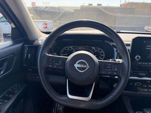 Used 2025 Nissan Pathfinder SV AWD/4WD image 37