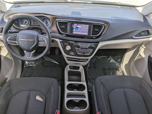 Used 2022 Chrysler Voyager LX FWD image 16