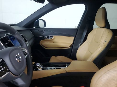 Certified 2023 Volvo XC90 B6 Ultimate w/ Protection Package Premier image 24