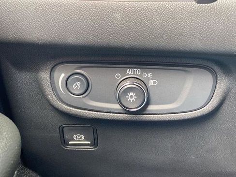 Used 2024 GMC Terrain SLE w/ Driver Convenience Package image 13