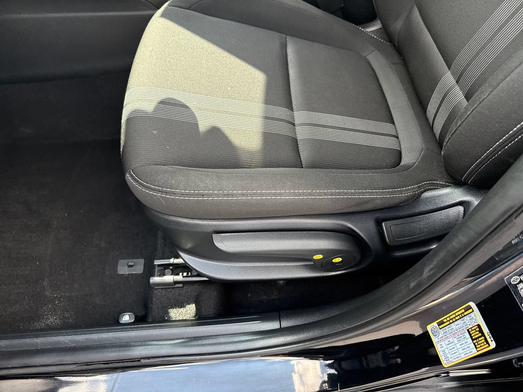 Certified 2024 Hyundai Venue SEL FWD image 11