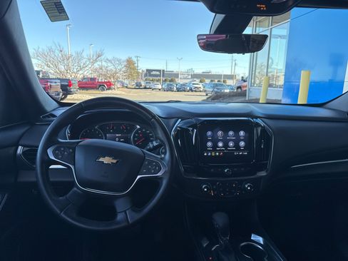 Used 2023 Chevrolet Traverse LT w/ Rear Camera Mirror Package image 2