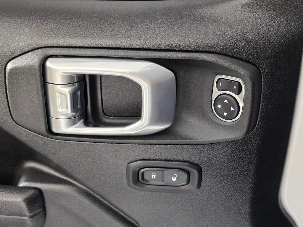 Used 2022 Jeep Wrangler Unlimited Rubicon 4xe AWD/4WD image 28