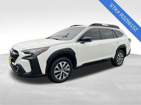 Used 2024 Subaru Outback Premium image 3