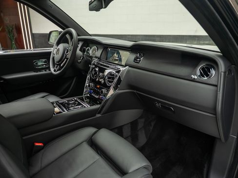 Certified 2023 Rolls-Royce Cullinan AWD/4WD image 2