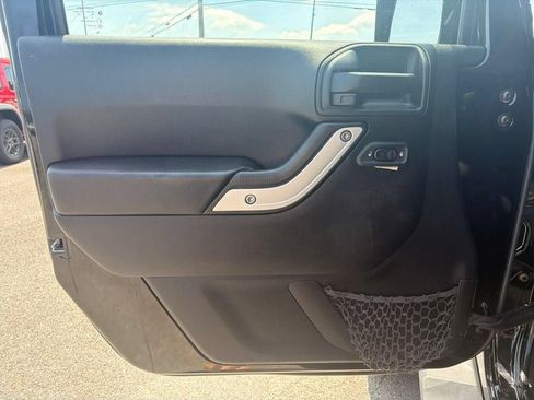 Used 2017 Jeep Wrangler Unlimited Sahara AWD/4WD image 25