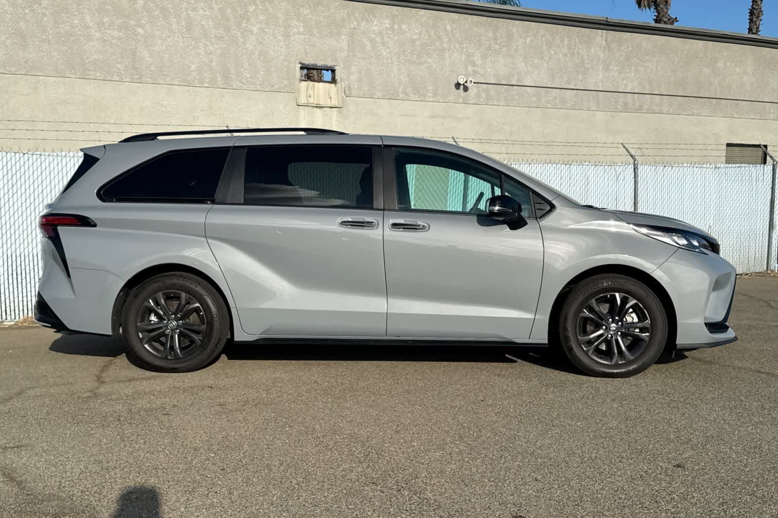 Used 2025 Toyota Sienna XSE w/ XSE Premium Package AWD/4WD image 6