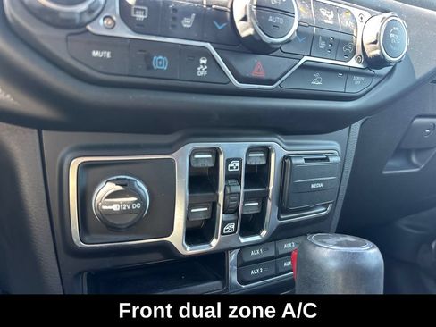 Used 2023 Jeep Wrangler Unlimited Sahara w/ Cold Weather Group AWD/4WD image 19