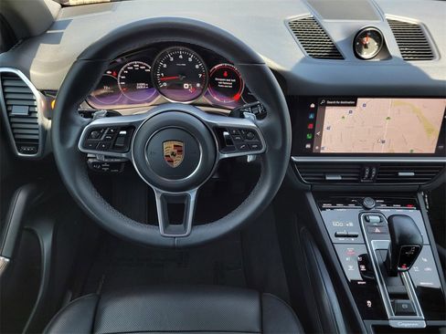 Used 2022 Porsche Cayenne w/ Premium Package image 13