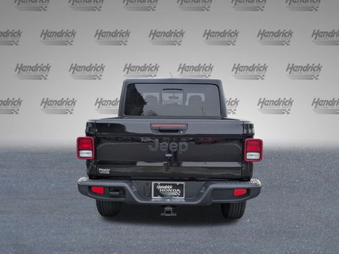 Used 2024 Jeep Gladiator Sport image 6