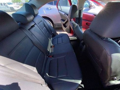 Used 2014 Volkswagen Jetta SE FWD image 3