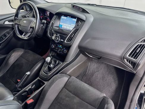 Used 2017 Ford Focus RS AWD/4WD image 34