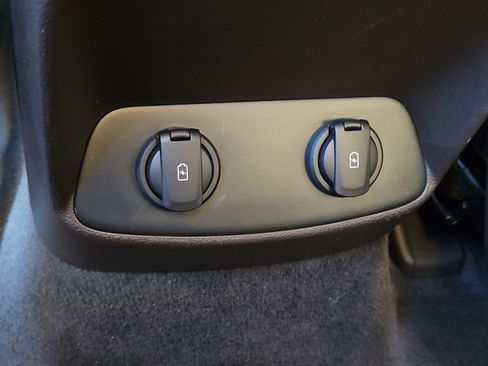 Used 2020 Hyundai Santa Fe SE image 11