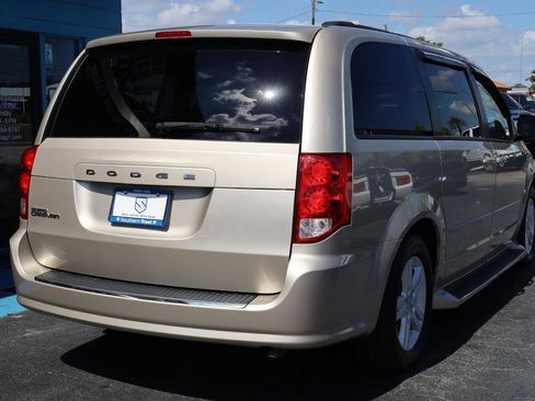 Used 2012 Dodge Grand Caravan SXT FWD image 4