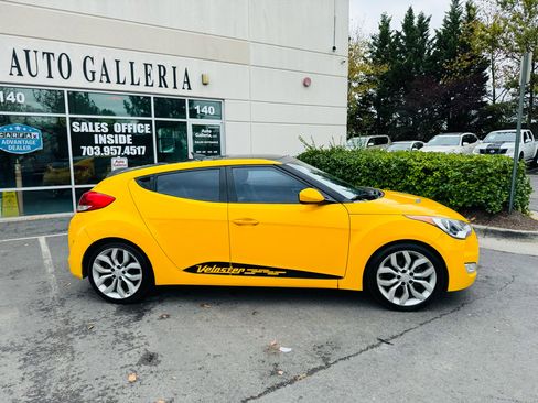 Used 2013 Hyundai Veloster image 4