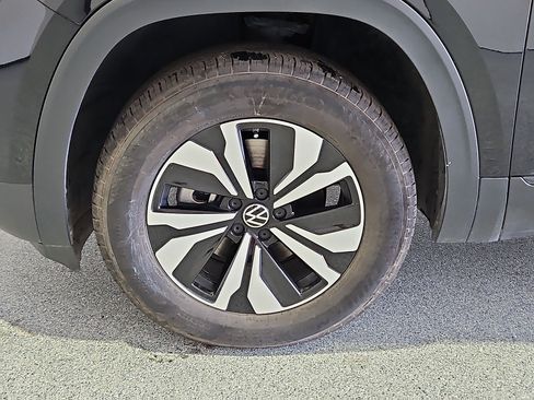 Used 2024 Volkswagen Atlas SE FWD image 11