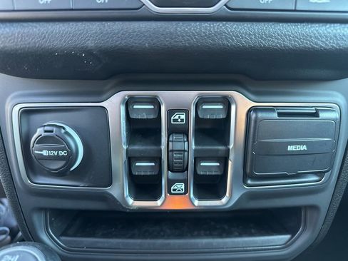 New 2026 Jeep Gladiator Sport AWD/4WD image 19