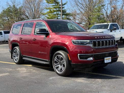 Used 2024 Jeep Wagoneer 4x4 w/ Premium Group I image 2