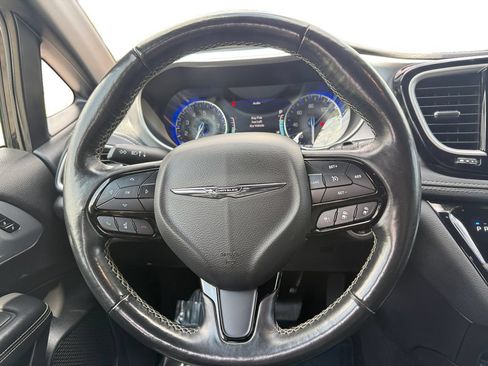 Used 2021 Chrysler Pacifica Touring-L w/ Premium & Safety Sphere Group AWD/4WD image 12