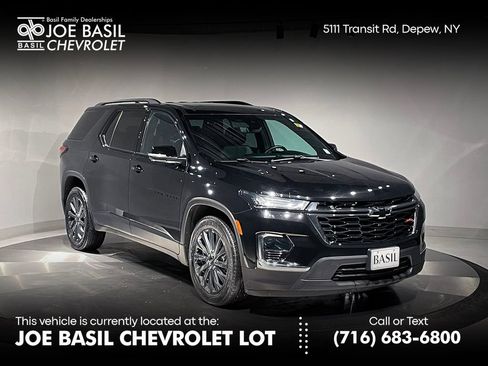 Used 2023 Chevrolet Traverse RS image 1