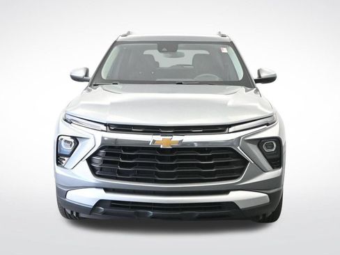 Used 2025 Chevrolet TrailBlazer LT FWD image 2