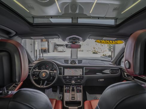 Used 2023 Porsche Macan AWD/4WD image 26