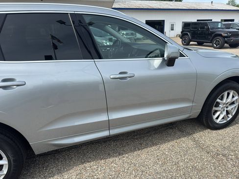 Used 2018 Volvo XC60 T5 Momentum w/ Convenience Package AWD/4WD image 12