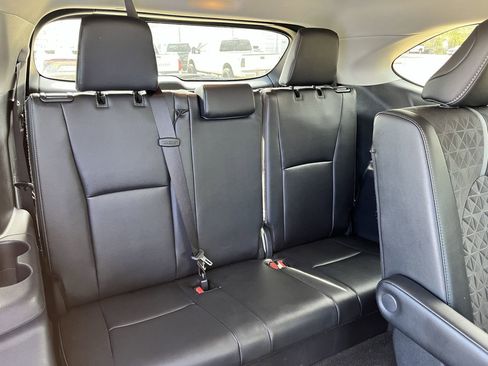 Used 2024 Toyota Highlander XLE image 28