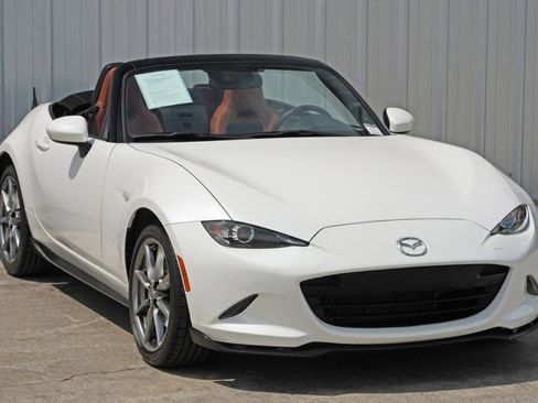Used 2022 MAZDA MX-5 Miata Grand Touring w/ Appearance Package image 45