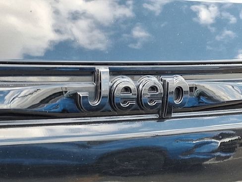 Used 2023 Jeep Grand Cherokee Altitude AWD/4WD image 32