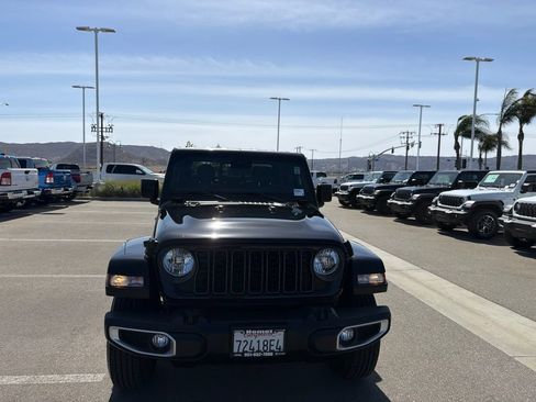 Used 2024 Jeep Gladiator Sport AWD/4WD image 3