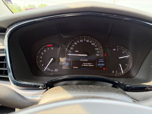 Used 2018 Cadillac XT5 Luxury w/ Driver Awareness Package AWD/4WD image 16