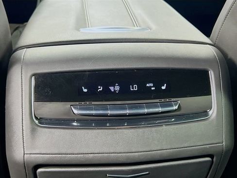 Used 2022 Cadillac Escalade ESV Sport AWD/4WD image 36