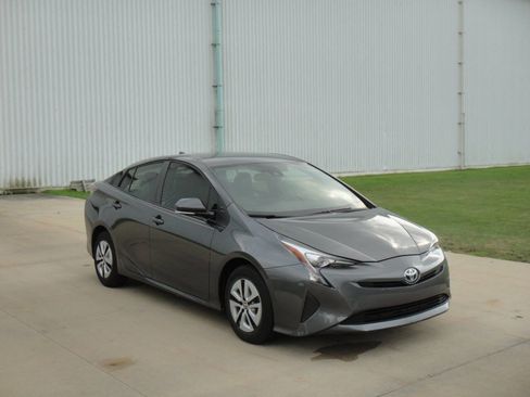 Used 2017 Toyota Prius Four Touring image 30