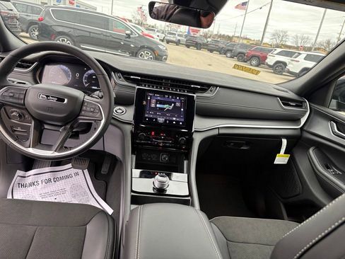 New 2025 Jeep Grand Cherokee L Altitude image 21