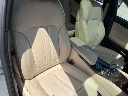 Used 2018 BMW 530i xDrive w/ Premium Package image 9