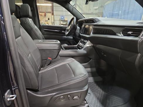 Used 2024 GMC Yukon XL Denali w/ Advanced Technology Package image 42