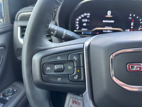 Used 2024 GMC Yukon SLT w/ SLT Premium Package image 33