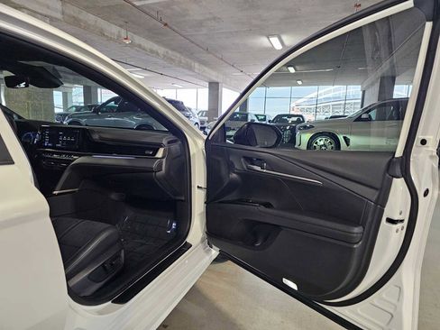 Used 2025 Toyota Camry XSE w/ Premium Plus Package image 34