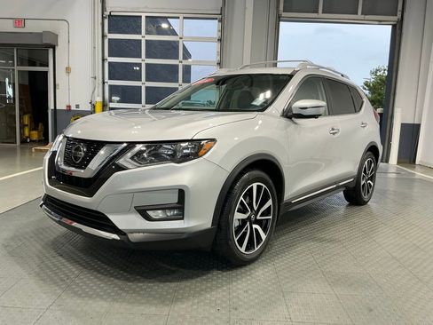 Used 2020 Nissan Rogue SL FWD image 2