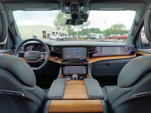 Used 2022 Jeep Grand Wagoneer Series II w/ Premium Group II AWD/4WD image 3