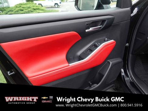 Used 2024 Toyota Highlander XSE image 11