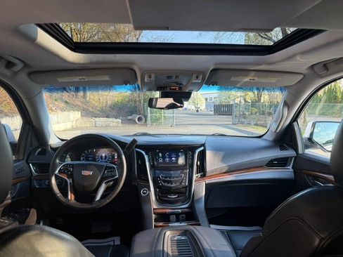 Used 2018 Cadillac Escalade Luxury image 33