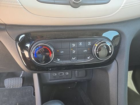 Used 2023 Buick Encore GX Preferred w/ Cold Weather Comfort Package FWD image 10