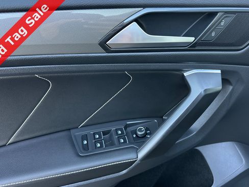 Certified 2022 Volkswagen Tiguan SE w/ Panoramic Sunroof Package image 11