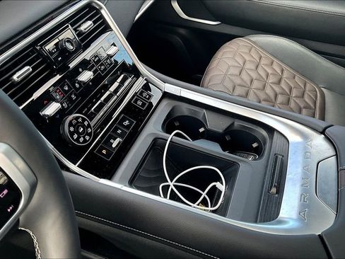 Certified 2025 Nissan Armada Platinum Reserve image 18