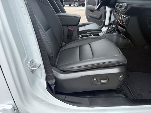 New 2026 Jeep Wrangler Unlimited Sahara AWD/4WD image 41