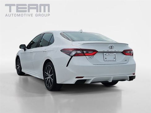 Used 2023 Toyota Camry SE image 5